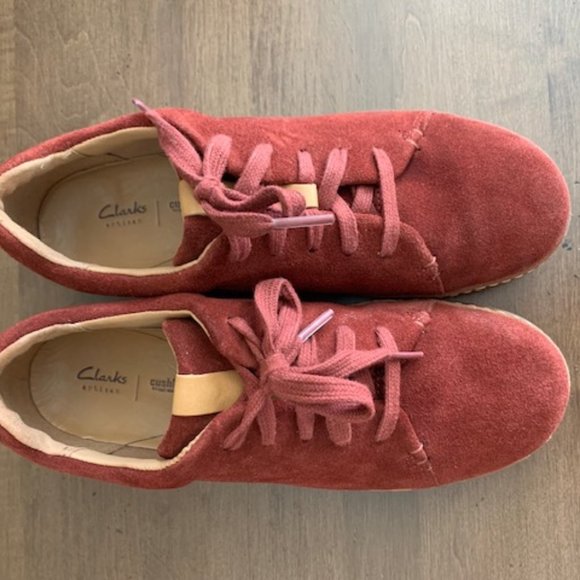 clarks amberlee crest